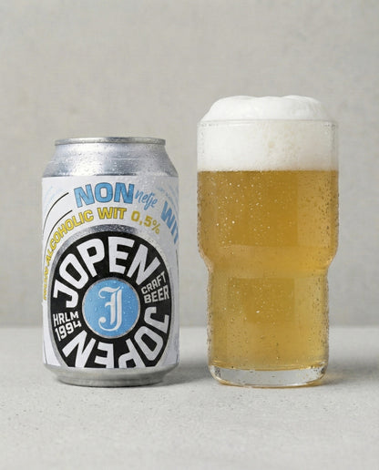 Jopen Nonnetje Wit poured into a glass with foam head